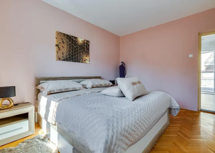 Markos アパート ザダル